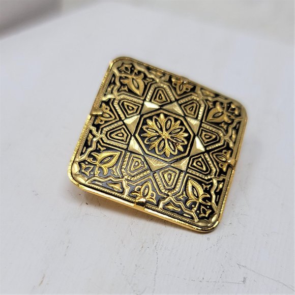 Vintage Gold tone Detailed Design Square Pin Brooch - Picture 4 of 6